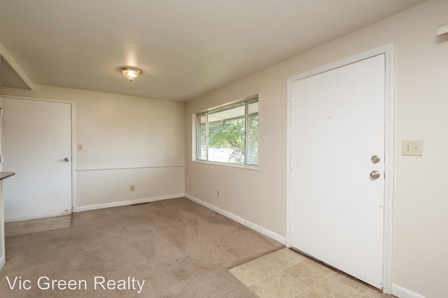 Building Photo - 3 br, 1 bath House - 1513 W Stroop Rd