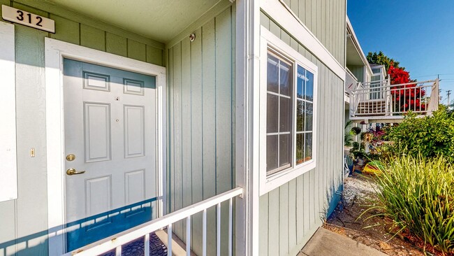 Building Photo - Bright first floor 2 bedroom with washer &...