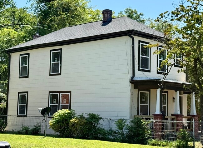 Building Photo - 212 Glover St