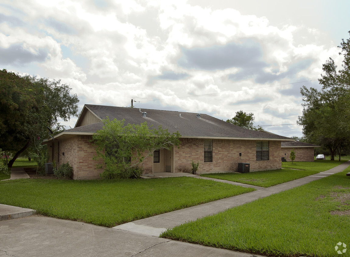 Building Photo - Raintree Apts