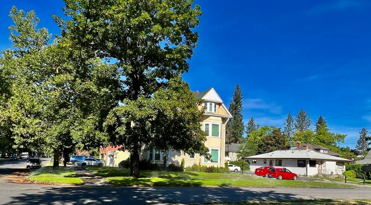 176 S Chestnut St Unit 1, Spokane, WA 99201 Room for Rent in Spokane
