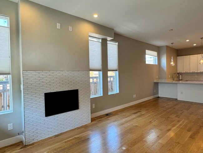 Building Photo - 452 Inca St