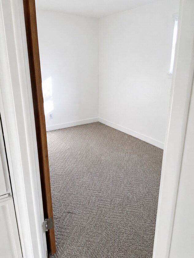 Building Photo - Small 2 bedroom 1 bath house