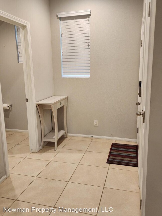 Foto del edificio - 3 br, 2.5 bath House - 2536 Kierspe Ave.