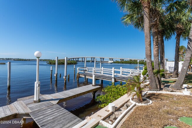 Building Photo - 3602 S Peninsula Dr