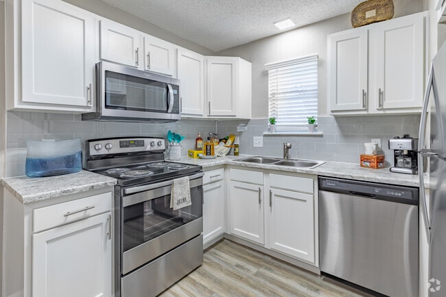 1BR, 1BA - 680 SF - The Palm on SPID