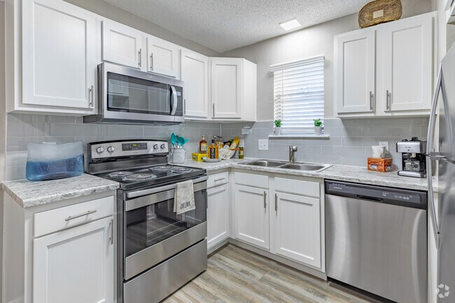 1BR, 1BA - 680 SF - The Palm on SPID