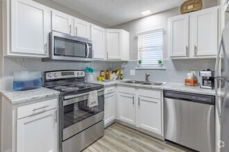 1BR, 1BA - 680 SF - The Palm on SPID