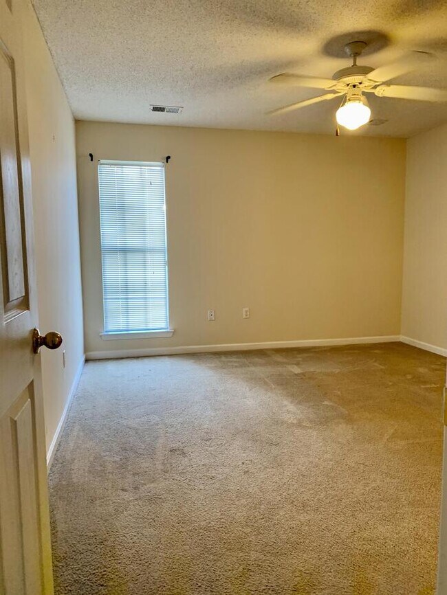 Building Photo - 10747 Pecan View Dr