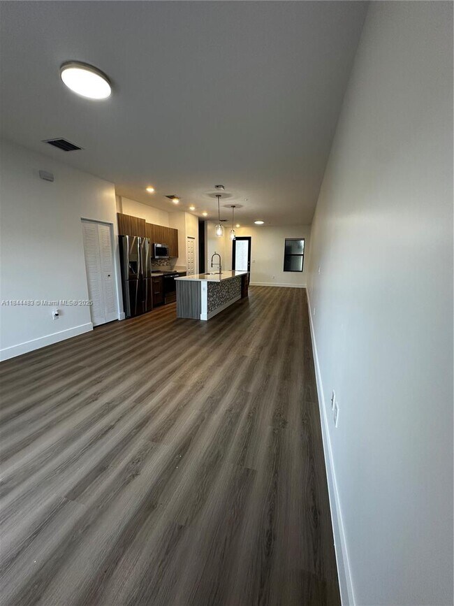 Foto del edificio - 7825 NW 104th Ave