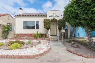 Building Photo - 241 Clay St