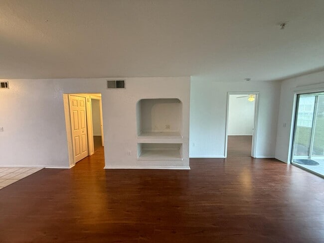 Building Photo - 13941 Fairway Island Dr