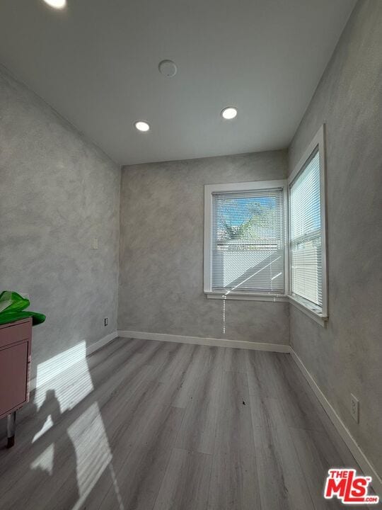 Foto del edificio - 674 Estelle Ave