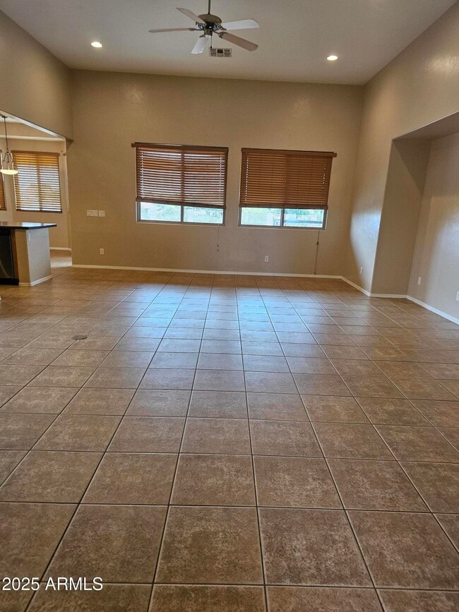 Building Photo - 2042 Prairie Grass Dr