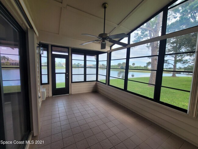 Foto del edificio - 912 Ridge Lake Dr