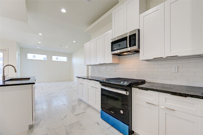 Building Photo - 2903 El Fenice Ln