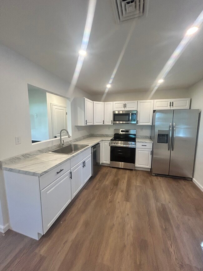 Foto del edificio - 7452 Poplar Ave