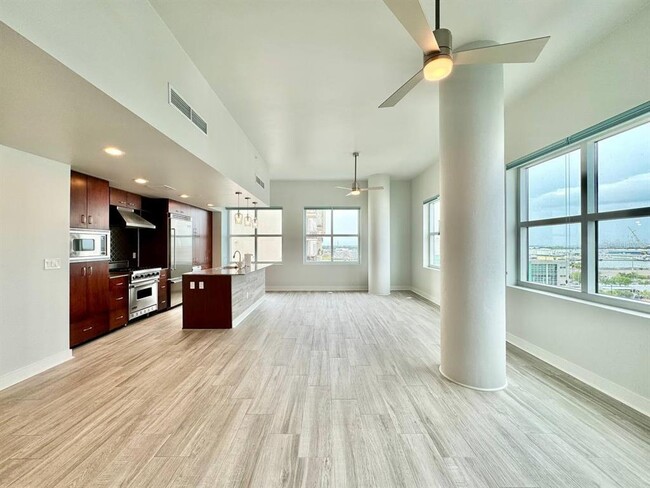 Foto del edificio - 1208 E Kennedy Blvd