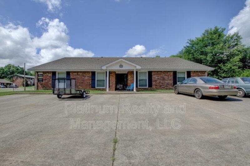 1437 McCan Dr Unit C, Clarksville, TN 37043 Condo for Rent in