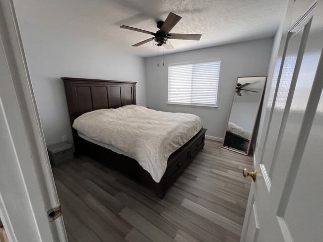 Master bedroom upstairs. - 312 N Coppertree Dr