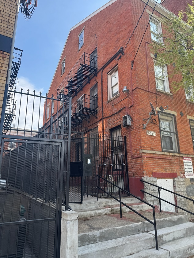 Foto del edificio - McMicken Ave