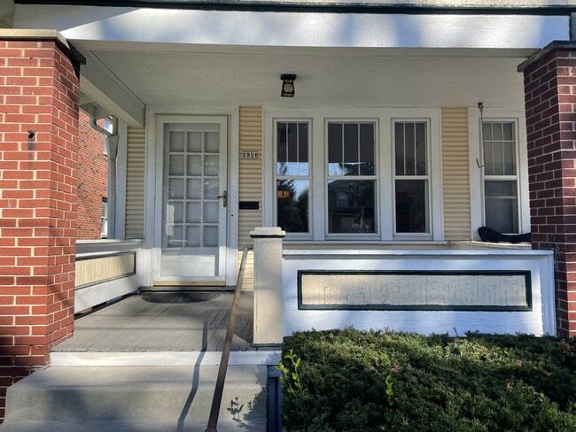 Foto del edificio - 2956 Indianola Ave