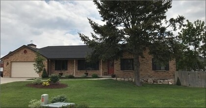 Building Photo - 1211 Meadow Ridge Ln