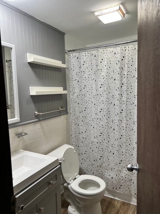 Building Photo - 188 Parkedge Ave