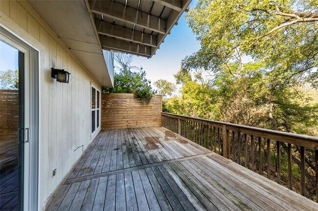 Building Photo - 700 Ramble Ln