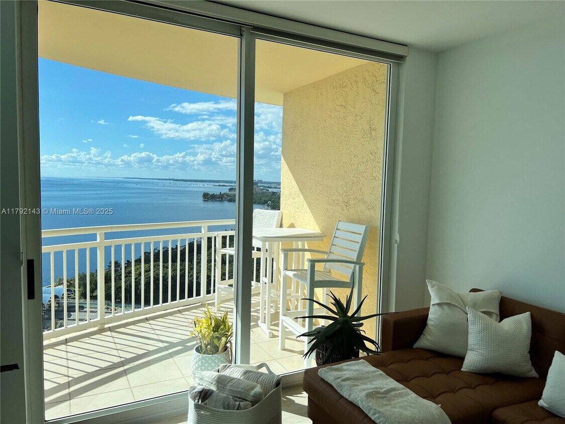 Primary Photo - 2475 Brickell Ave