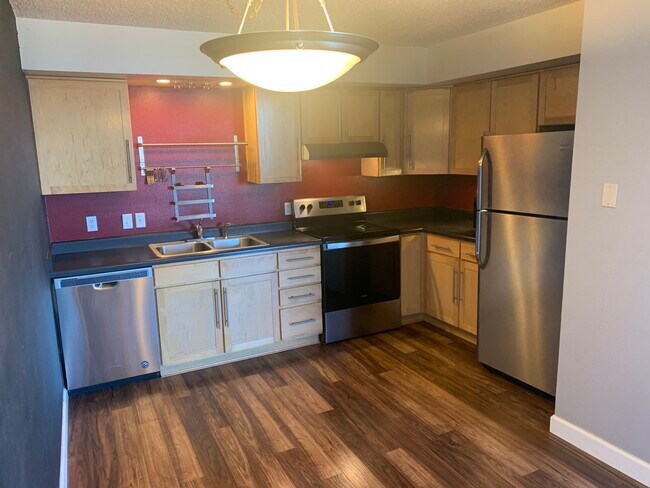 Dining / Kitchen - 601 W 11th Ave