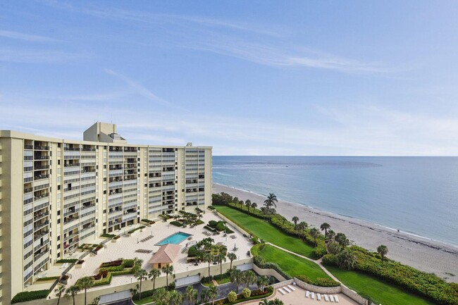 Foto del edificio - 300 Ocean Trail Way