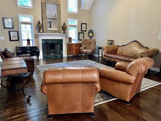 Building Photo - 5553 Ridgemoor Dr