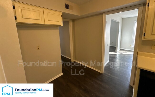 Building Photo - 2292 Foxmoor Ln