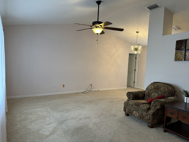Building Photo - You'll love this charming 3/2/2 home in th...