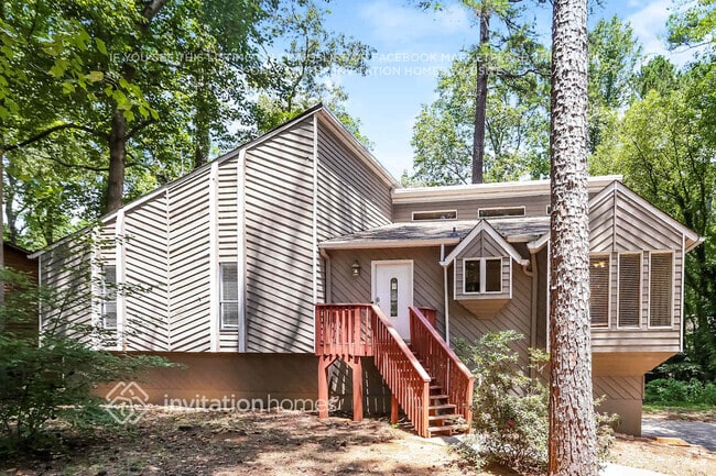 Building Photo - 261 Rustic Ridge Dr NE