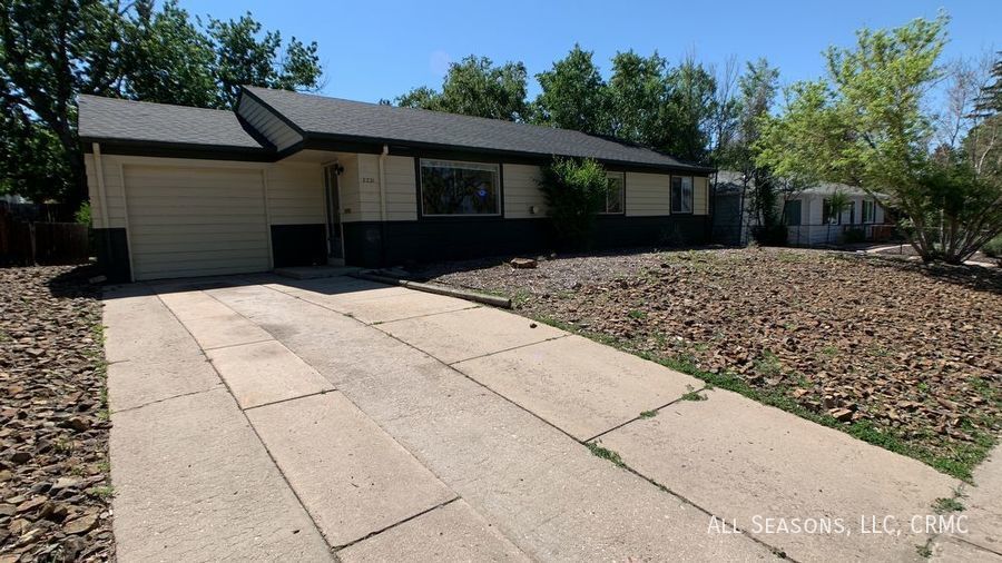 Primary Photo - 2221 Bonfoy Avenue