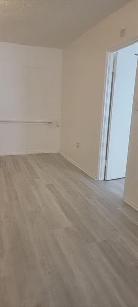 Foto del edificio - 2417 Hayes St