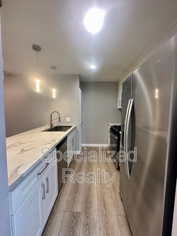 Foto del edificio - 7038 Vesper Ave