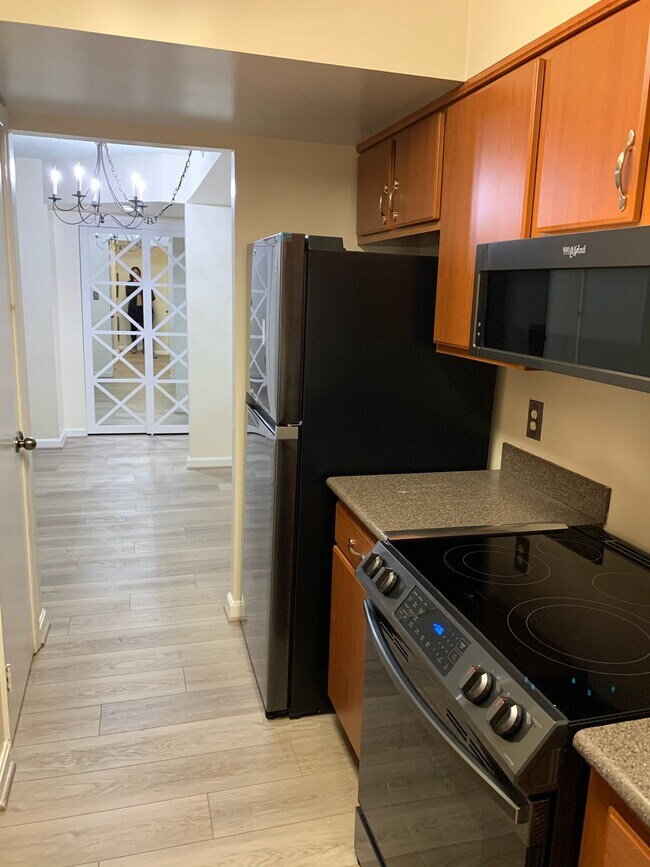 Foto del edificio - 805 N Howard St
