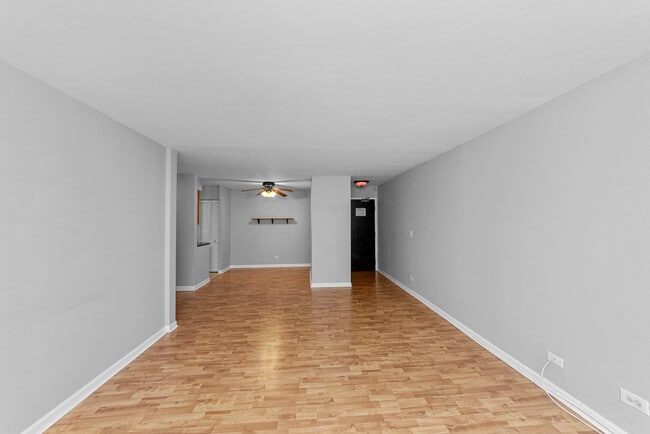 Foto del edificio - 3815 N Pine Grove Ave