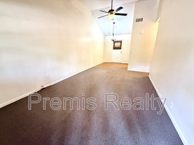 Foto del edificio - 1165 E Spruce St