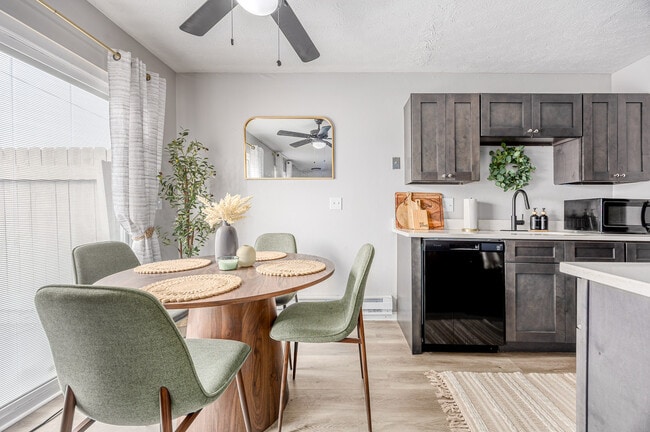 Building Photo - Heather Glen Townhomes