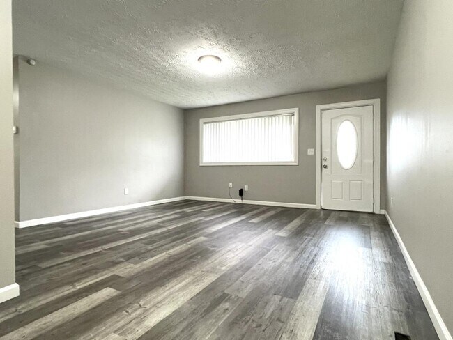 Foto del edificio - 77 Brookhaven Dr