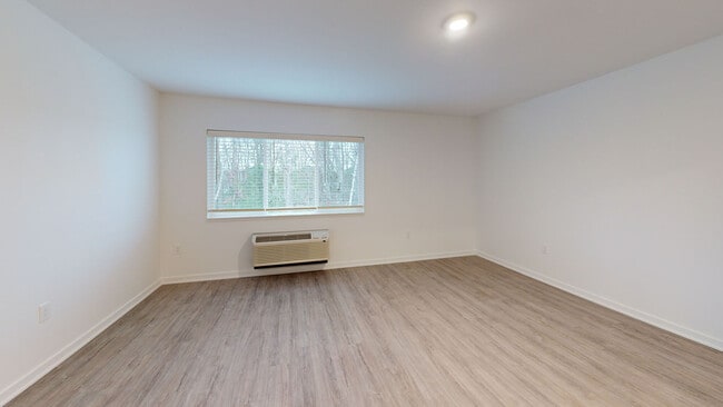 Interior Photo - Lakeshore Flats
