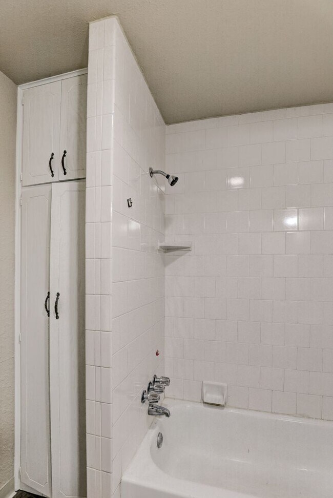 Building Photo - Cozy Duplex for Rent!