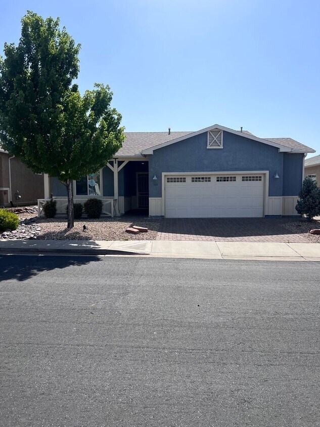 Foto principal - 2 Bedroom, 2 Bath with a Den/Office backs ...