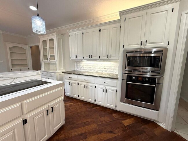 Foto del edificio - Executive Home in Brookhaven