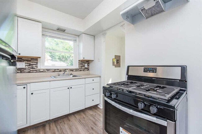 Foto del edificio - Spacious 4-Bed, 2-Bath Home for Comfortabl...