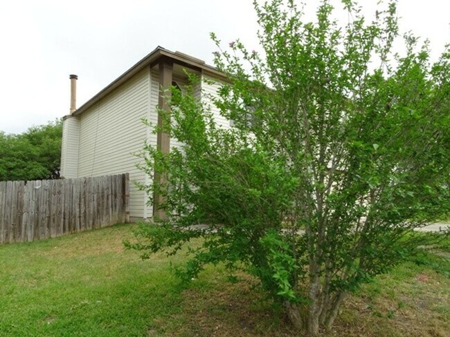 Building Photo - 8007 Chestnut Bluff Dr